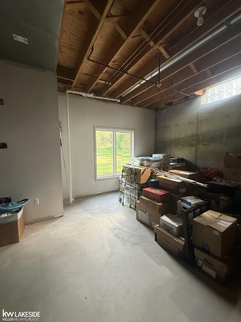 901 Jack Pine Drive Oakland Charter Township MI 48306