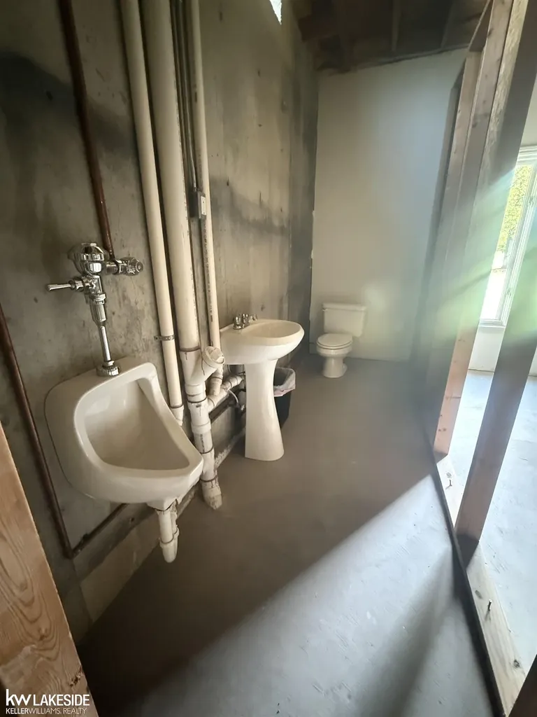 901 Jack Pine Drive Oakland Charter Township MI 48306