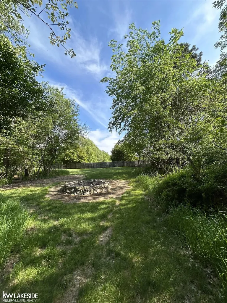 901 Jack Pine Drive Oakland Charter Township MI 48306