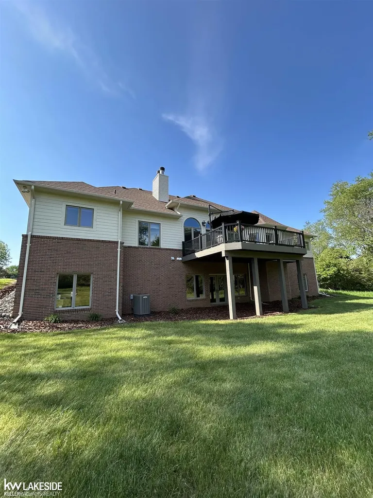 901 Jack Pine Drive Oakland Charter Township MI 48306