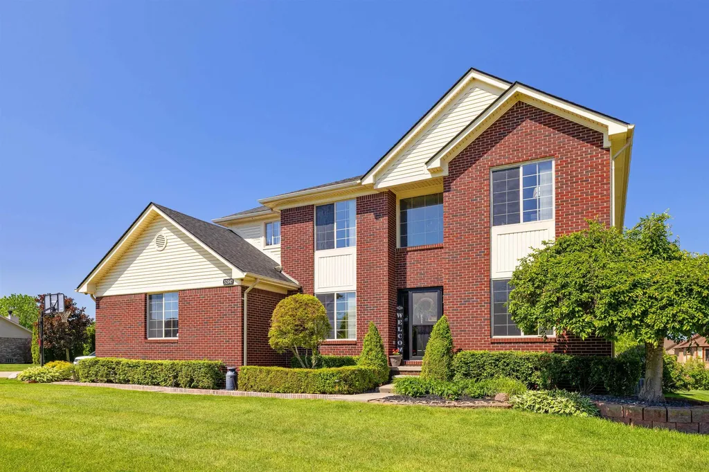 52047 Copper Creek Court Chesterfield Township MI 48047