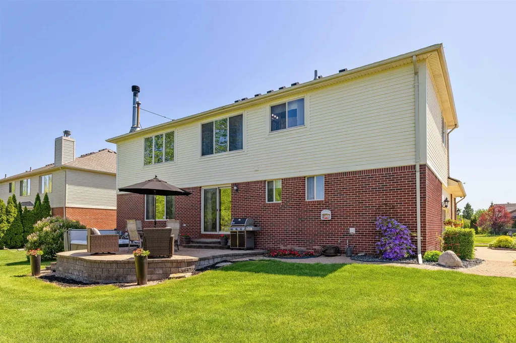 52047 Copper Creek Court Chesterfield Township MI 48047