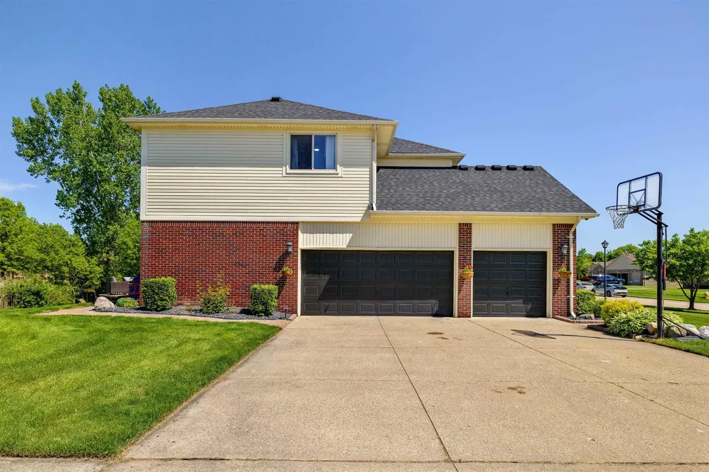 52047 Copper Creek Court Chesterfield Township MI 48047
