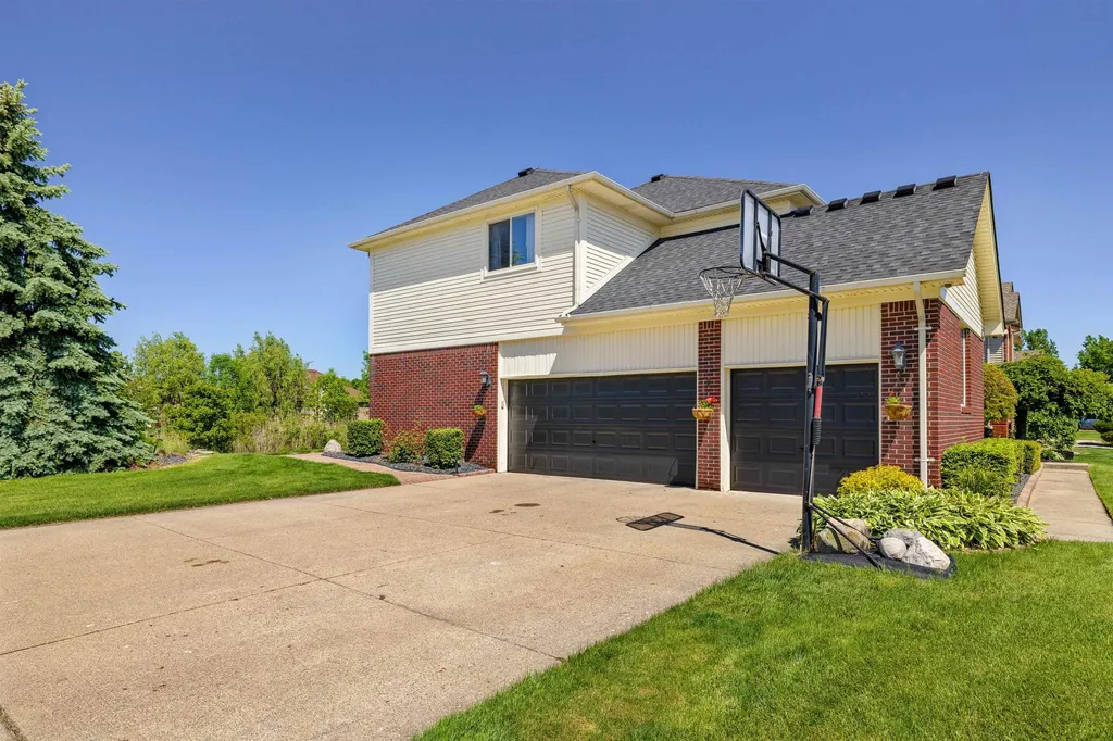 52047 Copper Creek Court Chesterfield Township MI 48047