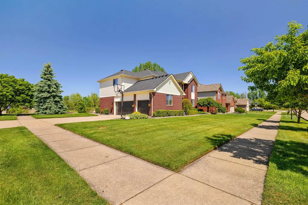 52047 Copper Creek Court Chesterfield Township MI 48047