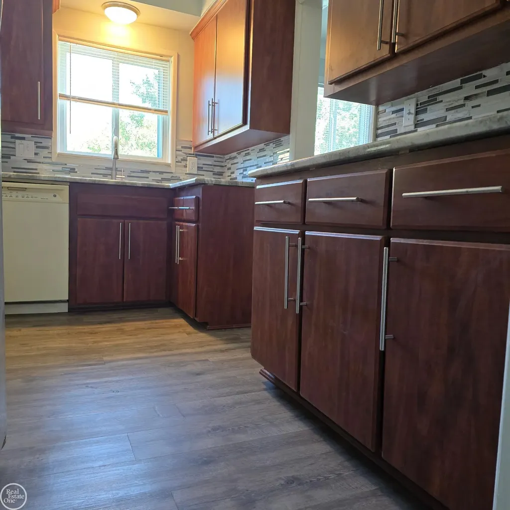 16084 Hauss Avenue Eastpointe City MI 48021