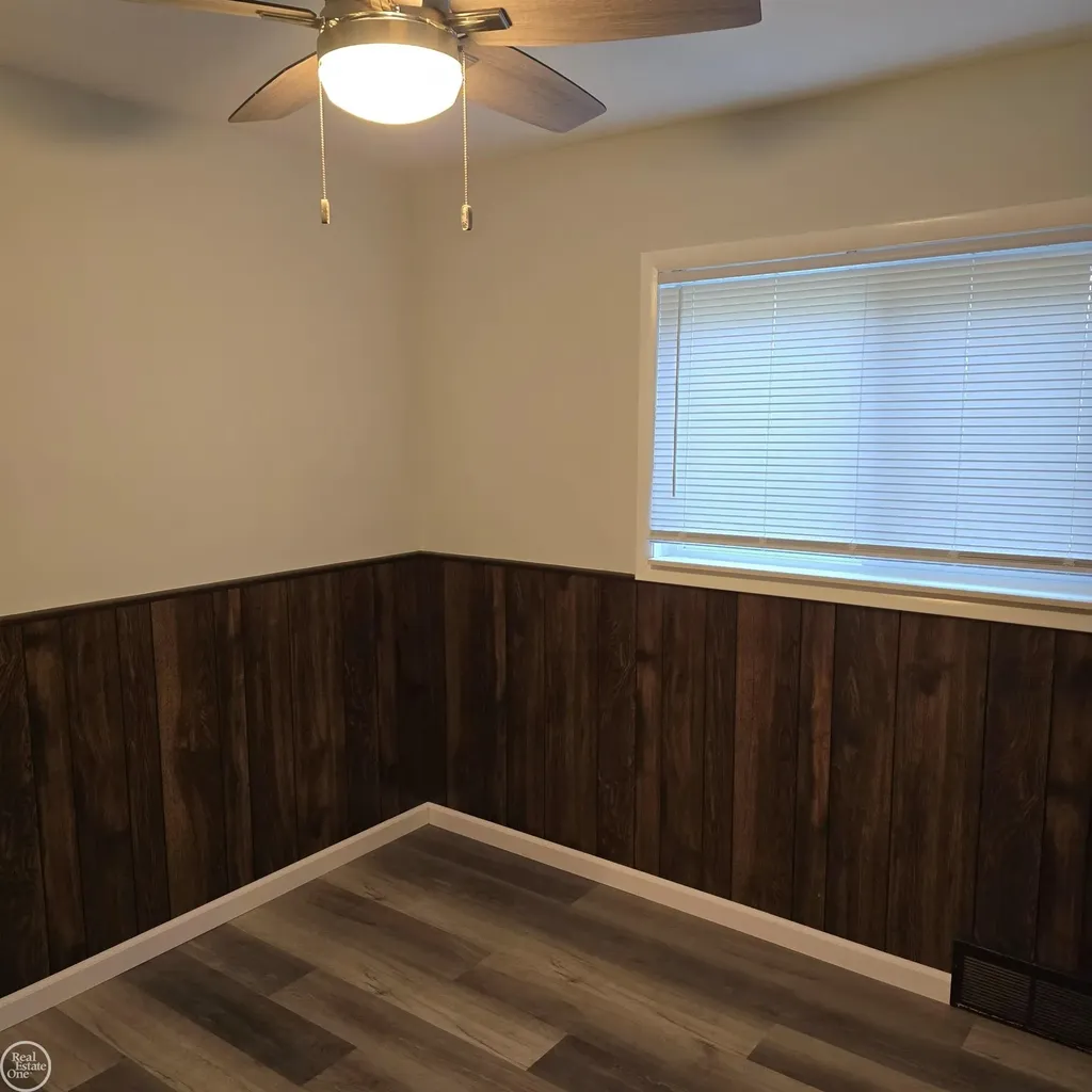 16084 Hauss Avenue Eastpointe City MI 48021