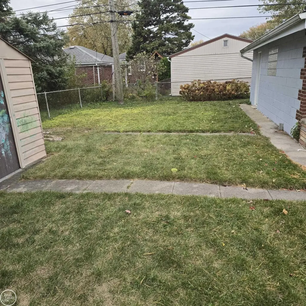 16084 Hauss Avenue Eastpointe City MI 48021
