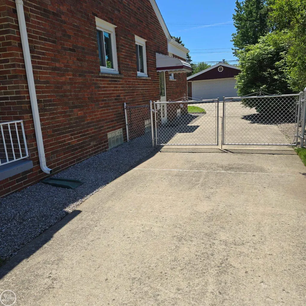 16084 Hauss Avenue Eastpointe City MI 48021