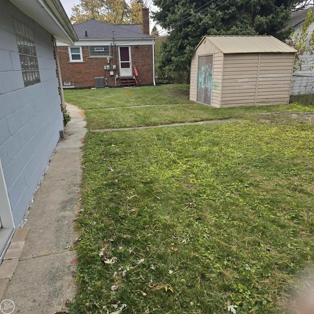 16084 Hauss Avenue Eastpointe City MI 48021