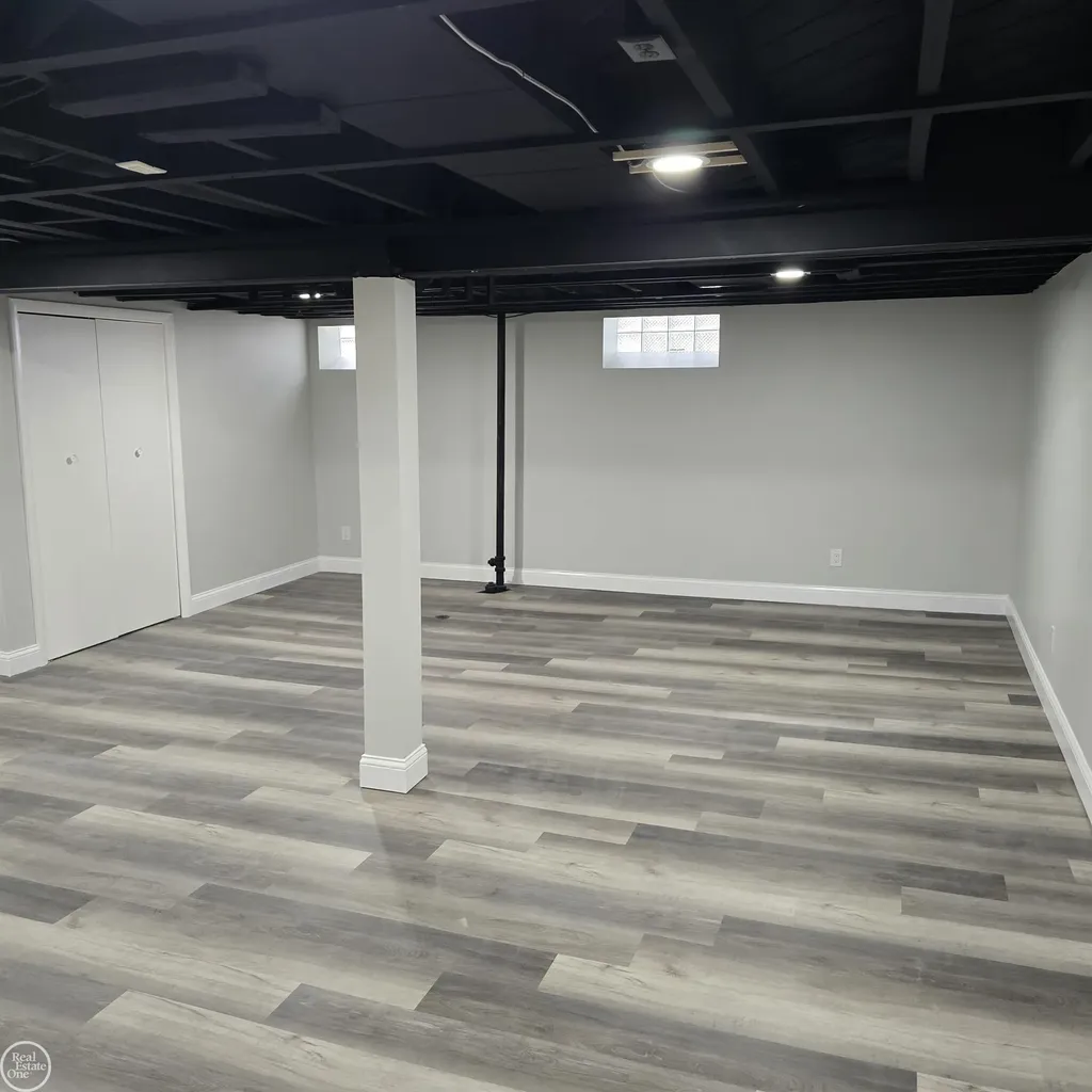 16084 Hauss Avenue Eastpointe City MI 48021