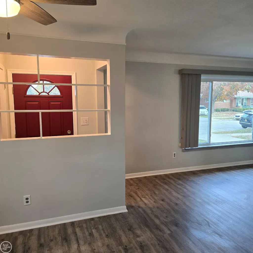 16084 Hauss Avenue Eastpointe City MI 48021