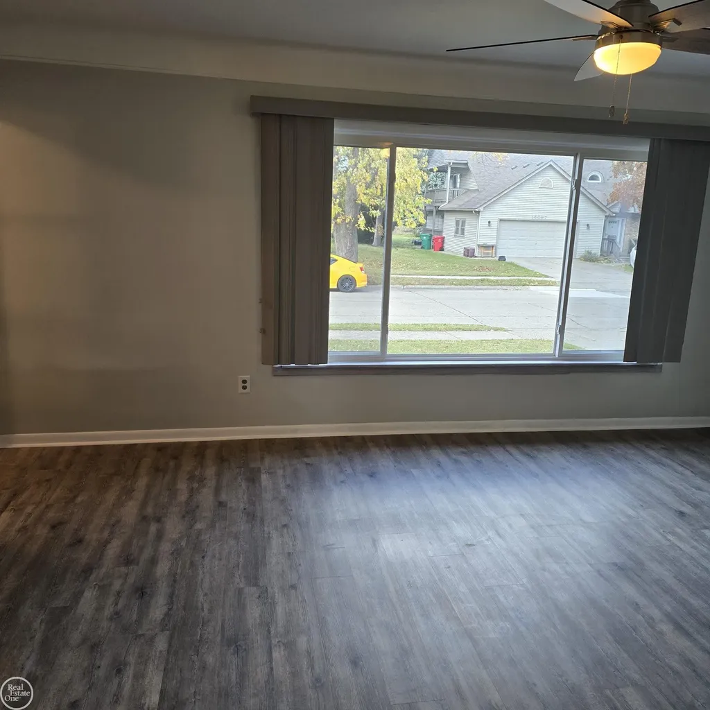 16084 Hauss Avenue Eastpointe City MI 48021