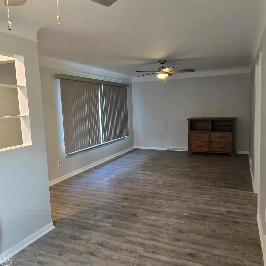16084 Hauss Avenue Eastpointe City MI 48021
