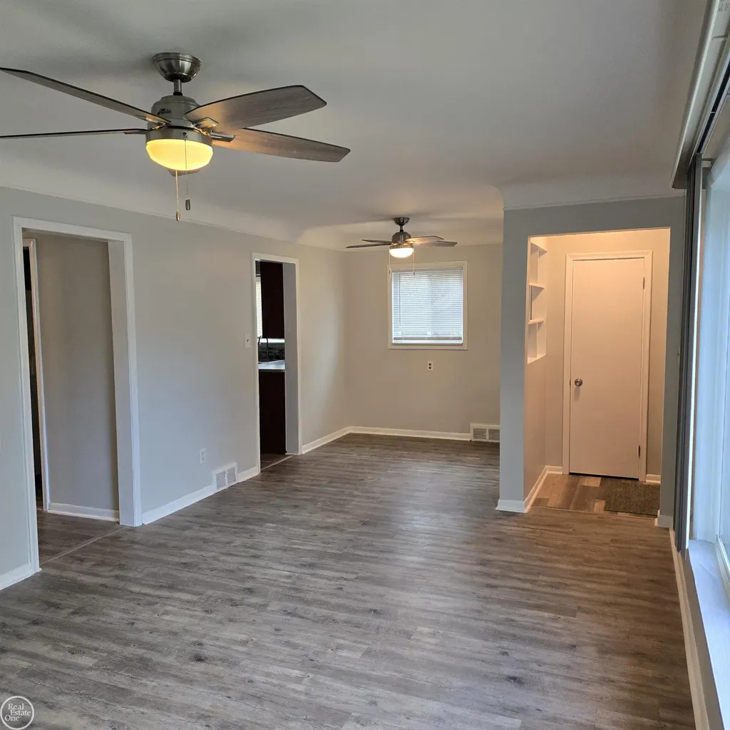 16084 Hauss Avenue Eastpointe City MI 48021
