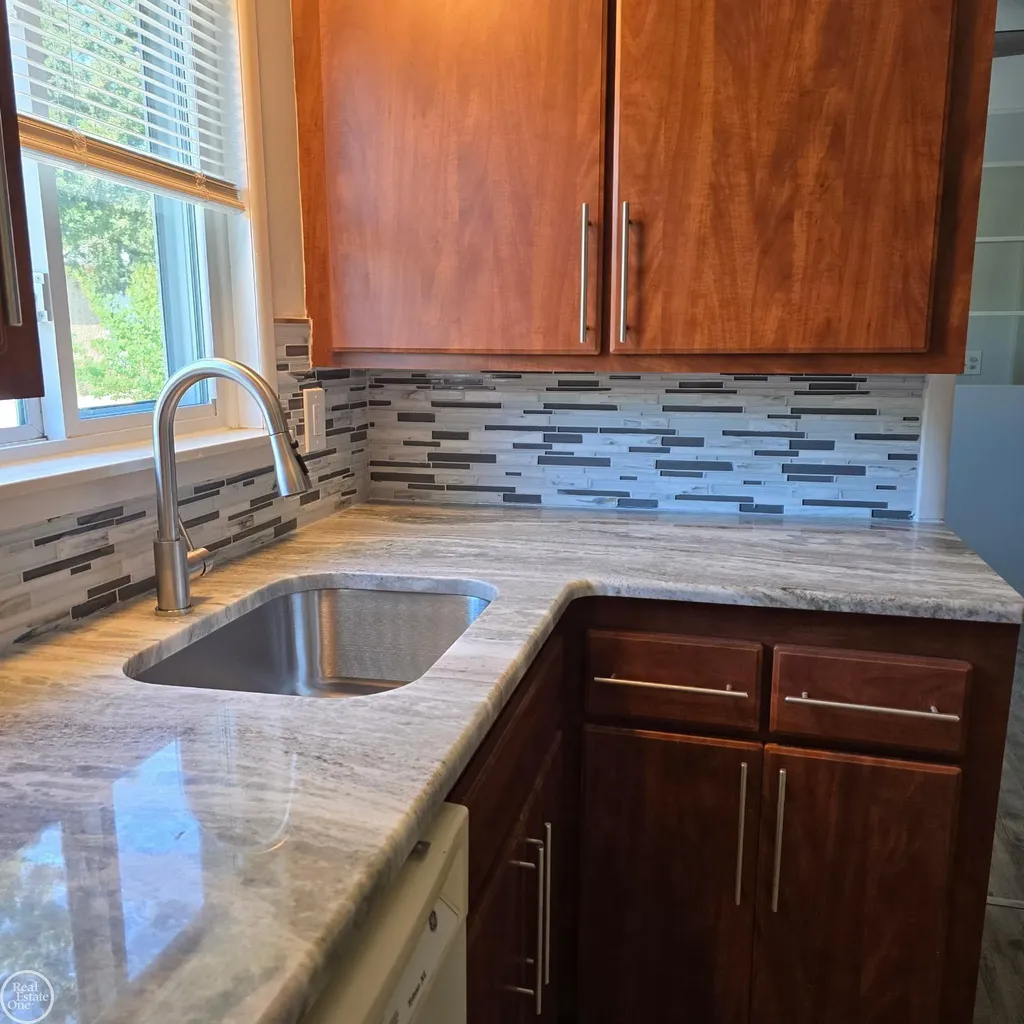 16084 Hauss Avenue Eastpointe City MI 48021