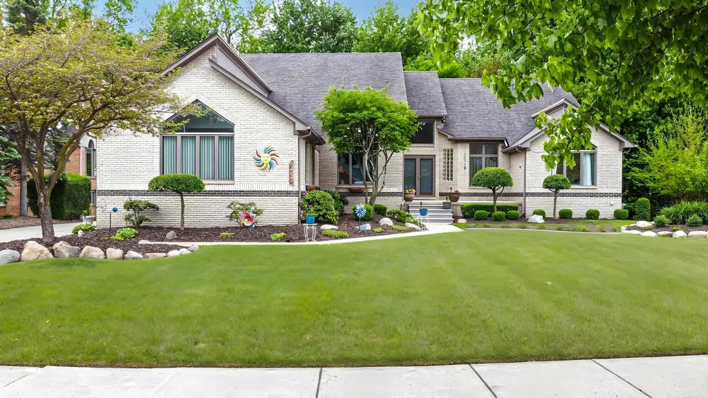 43737 Saint Julian Court Sterling Heights City MI 48314