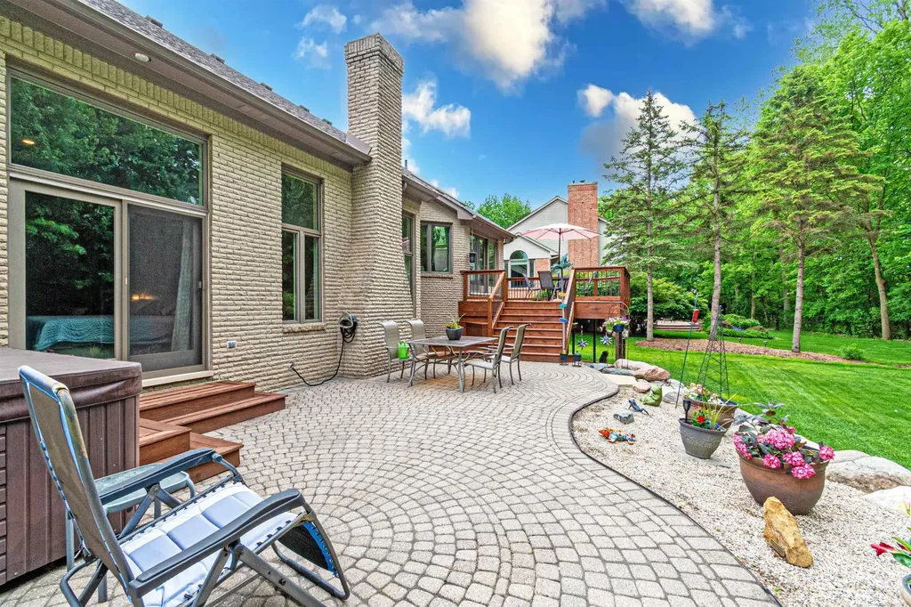 43737 Saint Julian Court Sterling Heights City MI 48314
