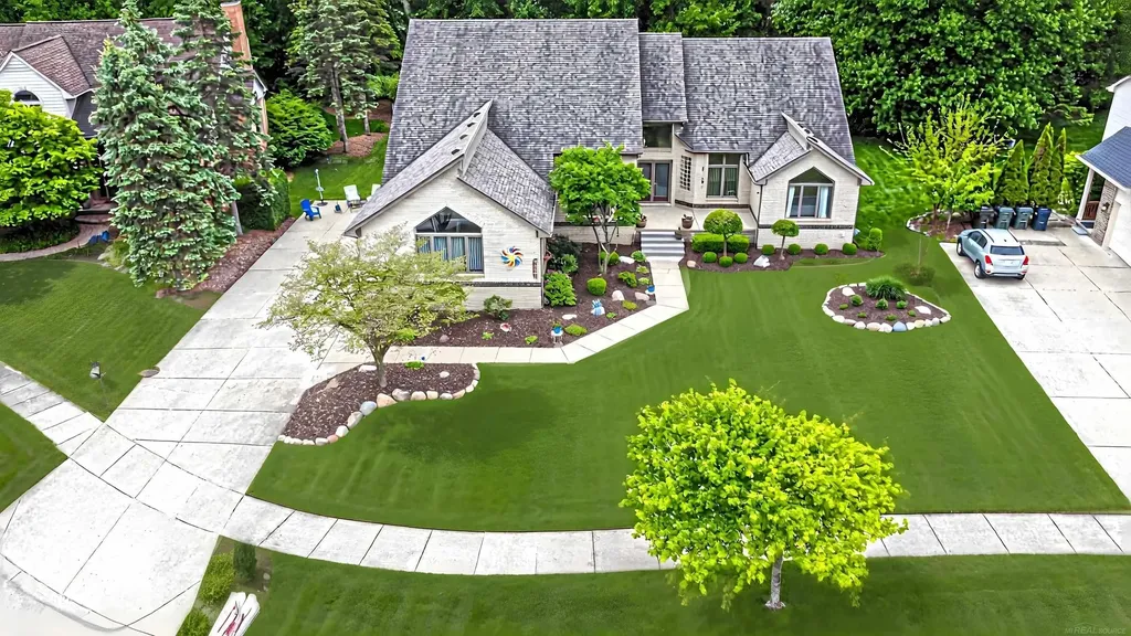 43737 Saint Julian Court Sterling Heights City MI 48314