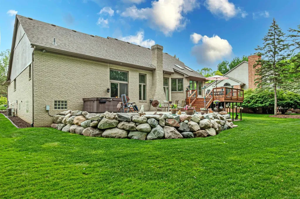 43737 Saint Julian Court Sterling Heights City MI 48314
