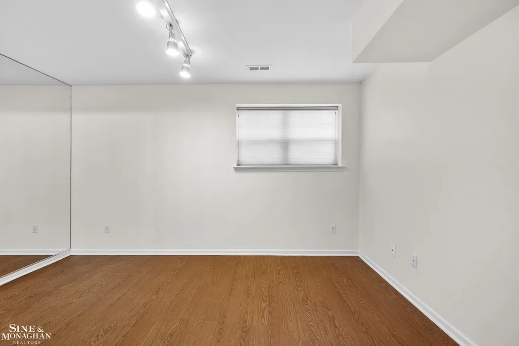 2527 John R Street Detroit City MI 48201