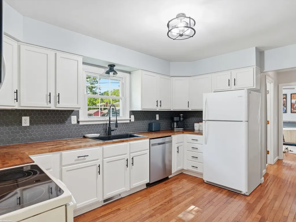 2929 18th Avenue Port Huron City MI 48060