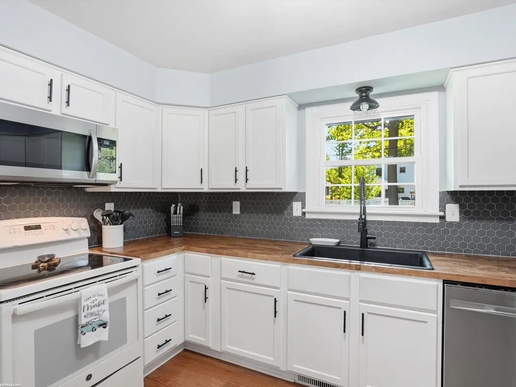 2929 18th Avenue Port Huron City MI 48060