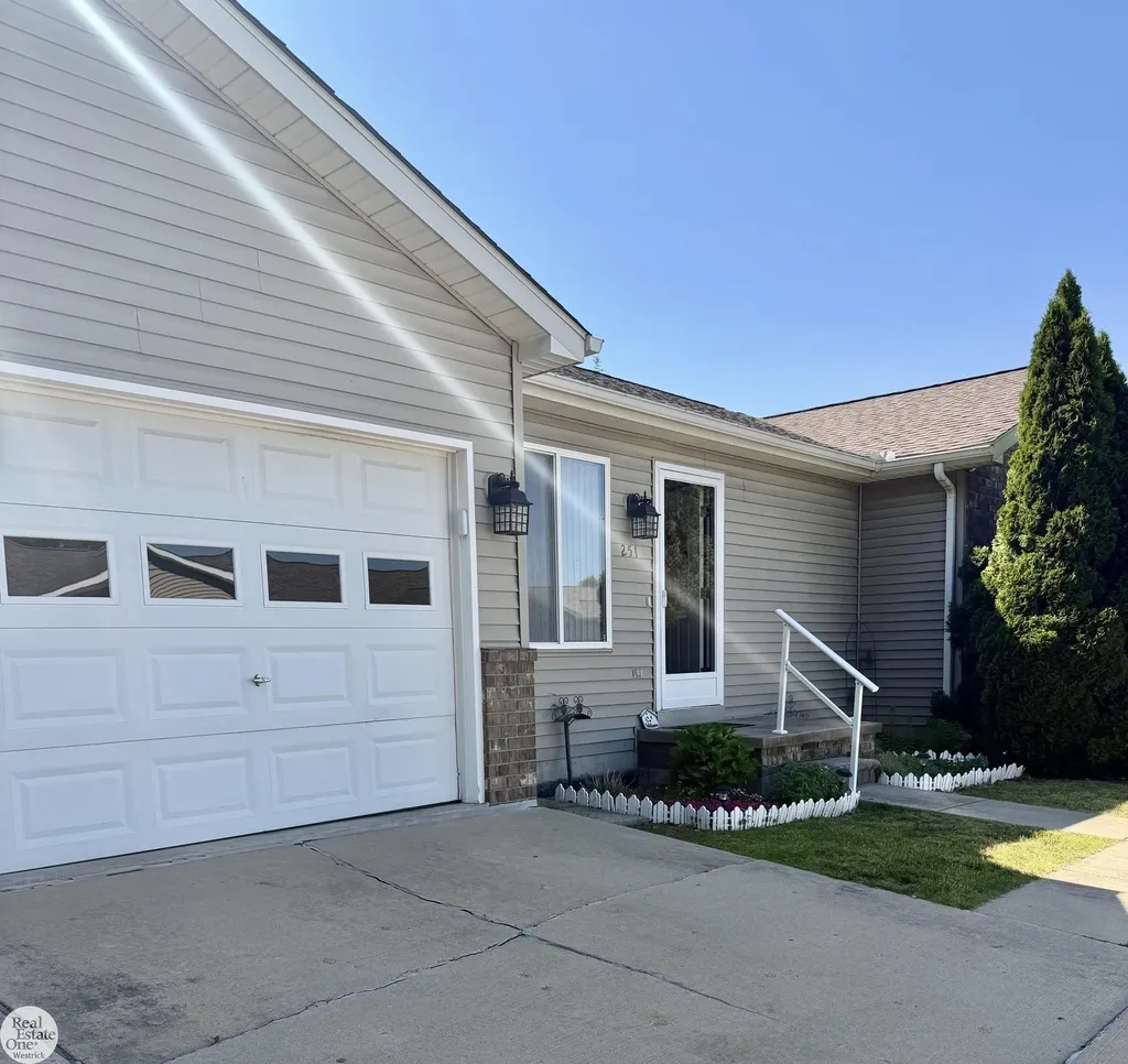251 Huron Ln Street Marine City City MI 48039