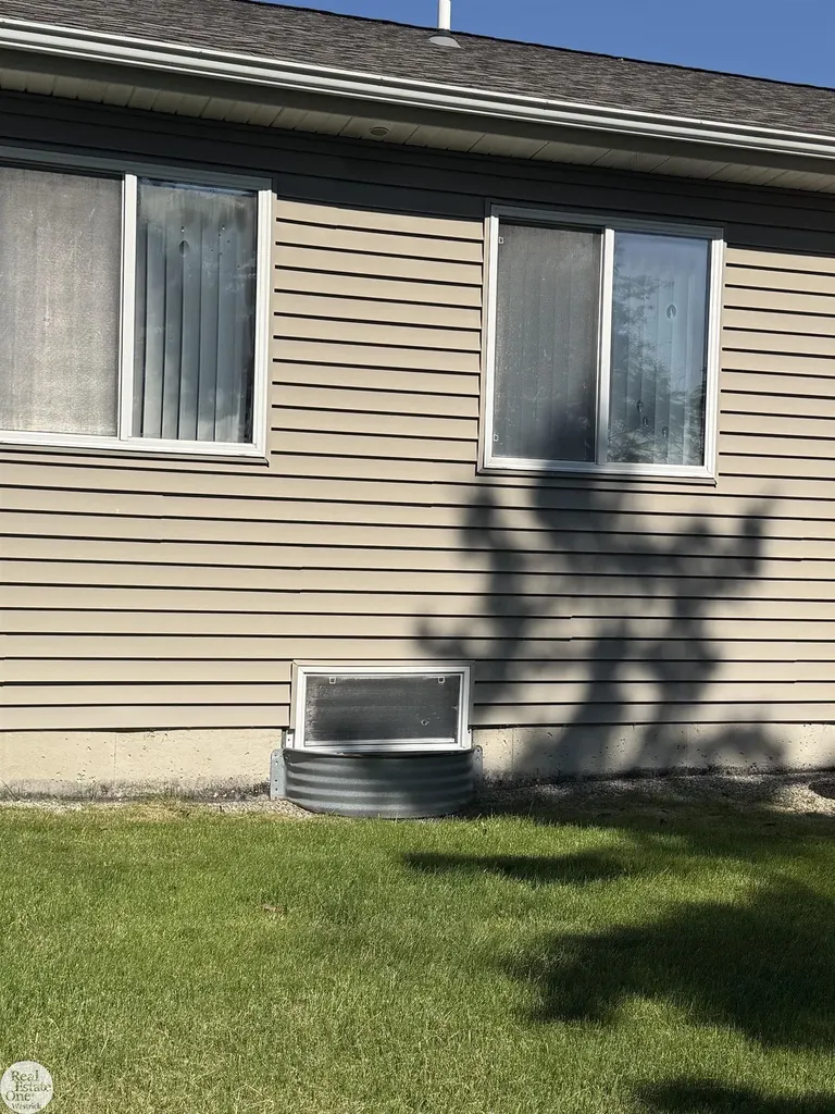 251 Huron Ln Street Marine City City MI 48039