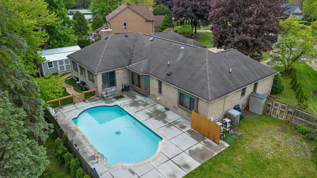 13825 Woodsett Court Shelby Charter Township MI 48315