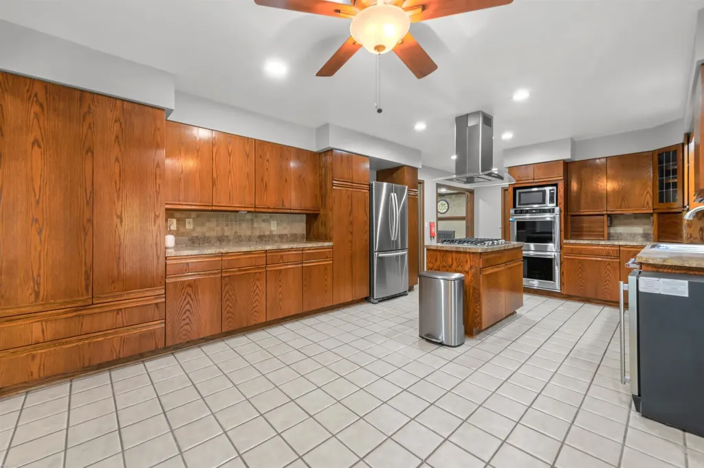 13825 Woodsett Court Shelby Charter Township MI 48315