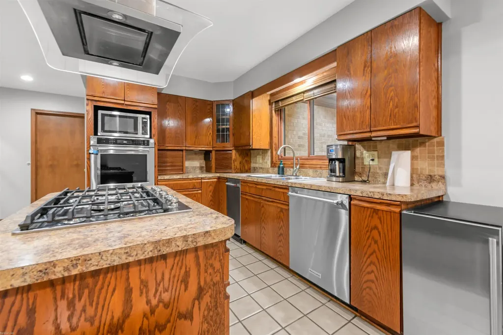 13825 Woodsett Court Shelby Charter Township MI 48315
