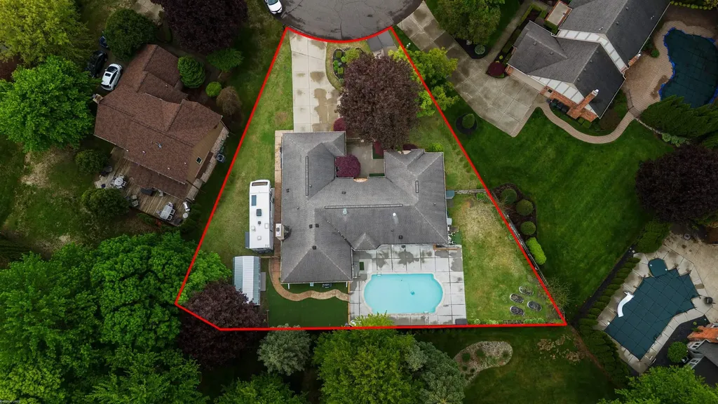 13825 Woodsett Court Shelby Charter Township MI 48315