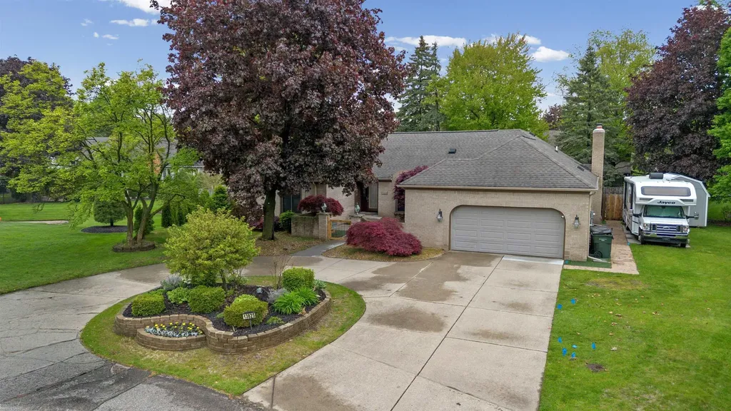 13825 Woodsett Court Shelby Charter Township MI 48315