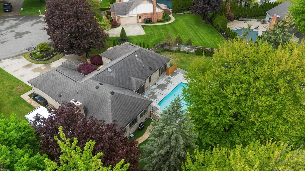 13825 Woodsett Court Shelby Charter Township MI 48315