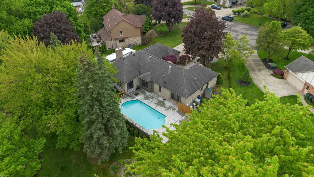 13825 Woodsett Court Shelby Charter Township MI 48315