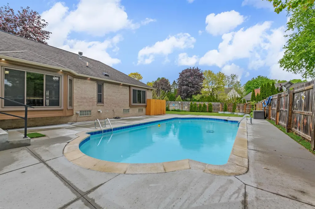 13825 Woodsett Court Shelby Charter Township MI 48315