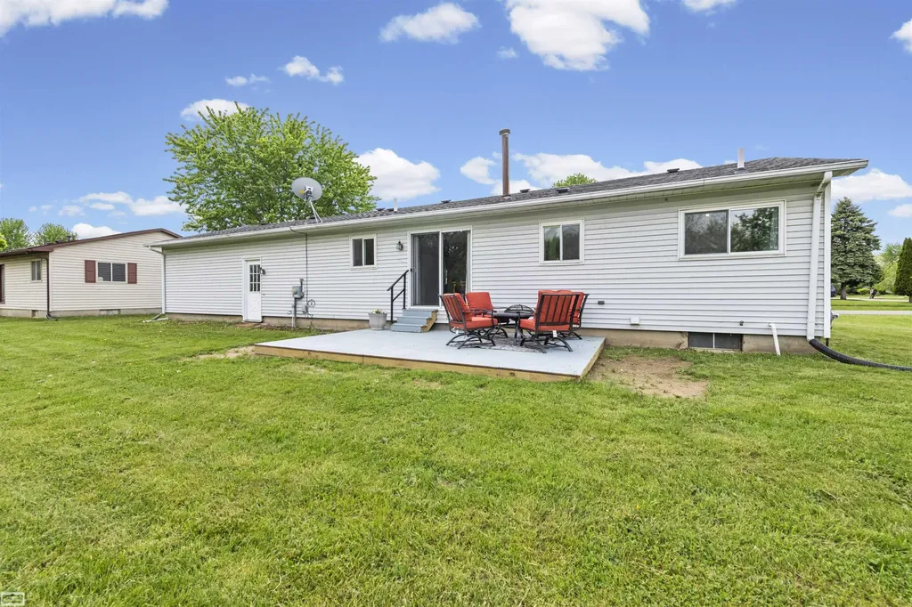 102 Charles Street Capac Village MI 48014
