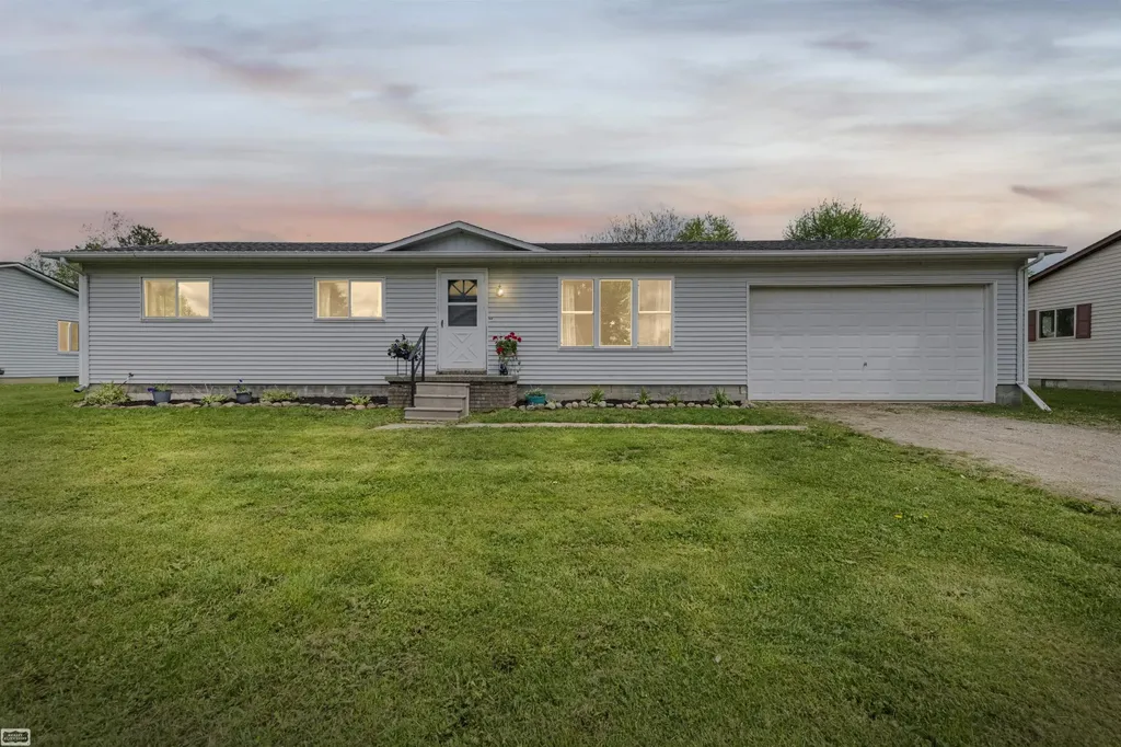102 Charles Street Capac Village MI 48014
