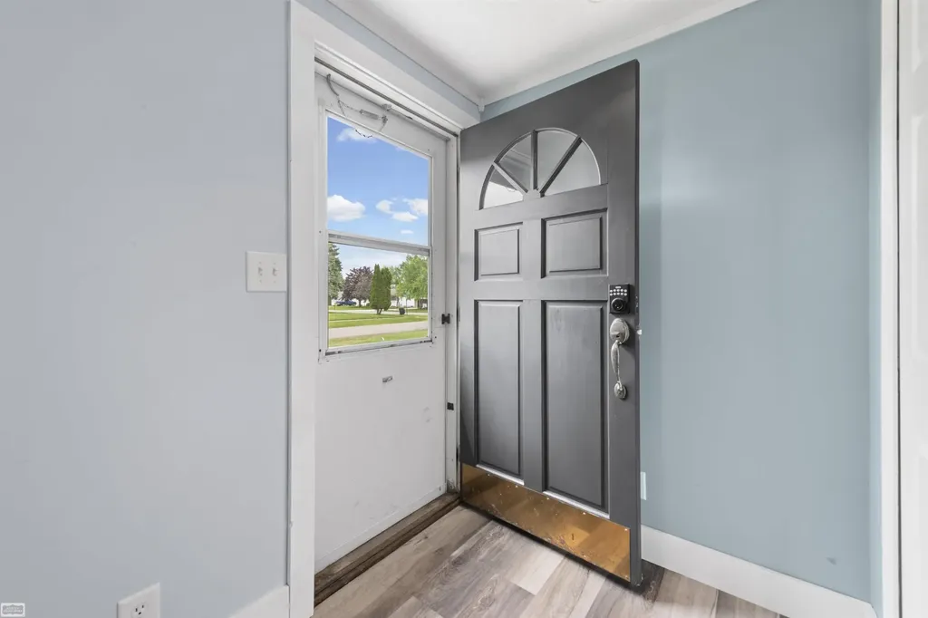 102 Charles Street Capac Village MI 48014