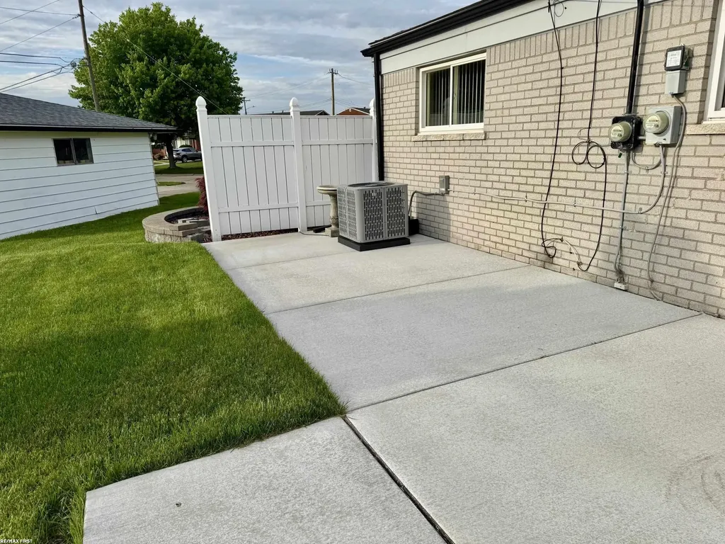 34391 Brookshire Drive Sterling Heights City MI 48312