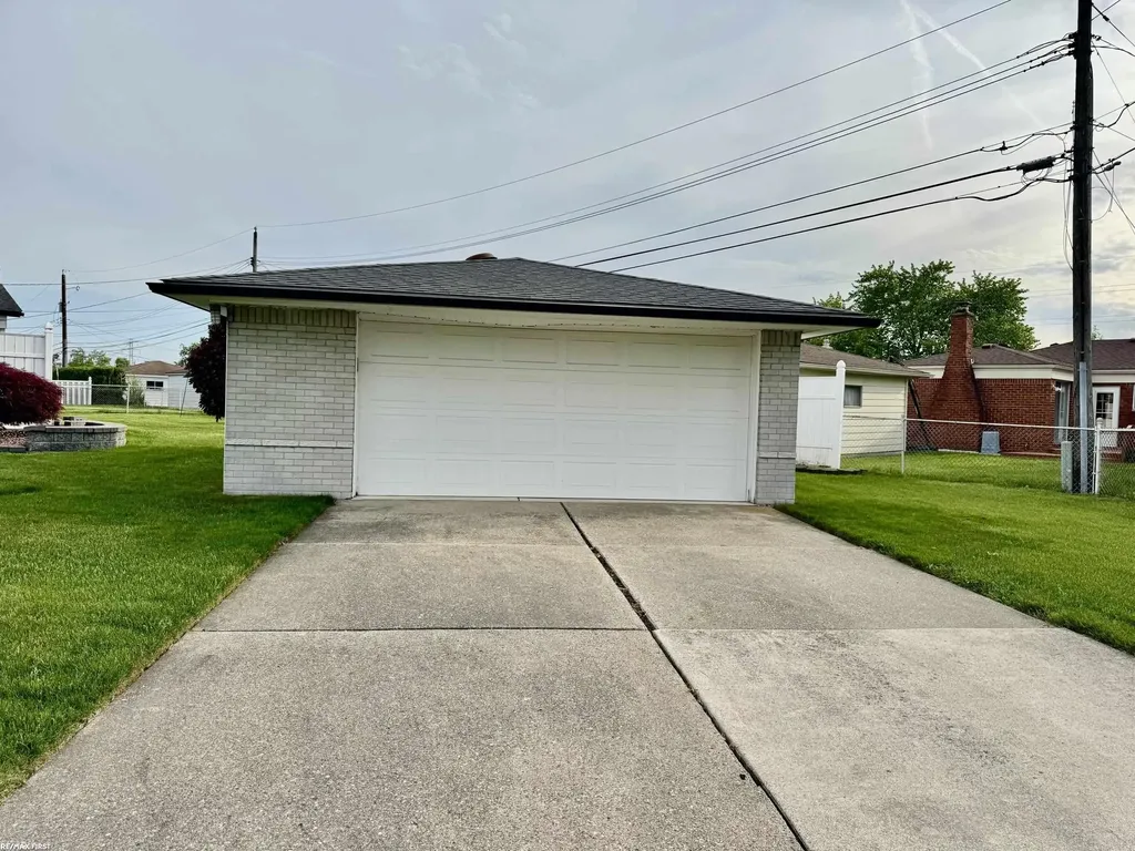 34391 Brookshire Drive Sterling Heights City MI 48312