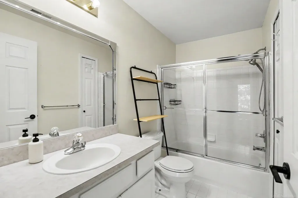 52328 Heatherstone Avenue Macomb Township MI 48042