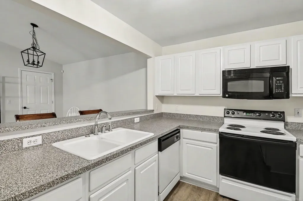 52328 Heatherstone Avenue Macomb Township MI 48042