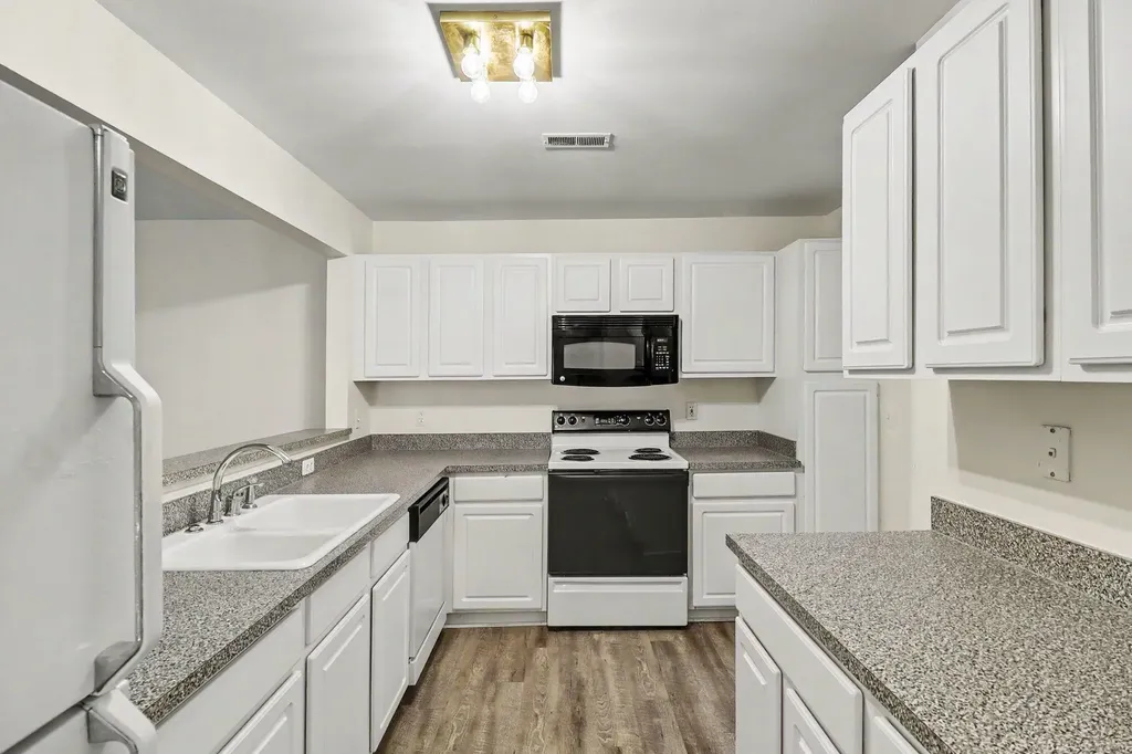 52328 Heatherstone Avenue Macomb Township MI 48042
