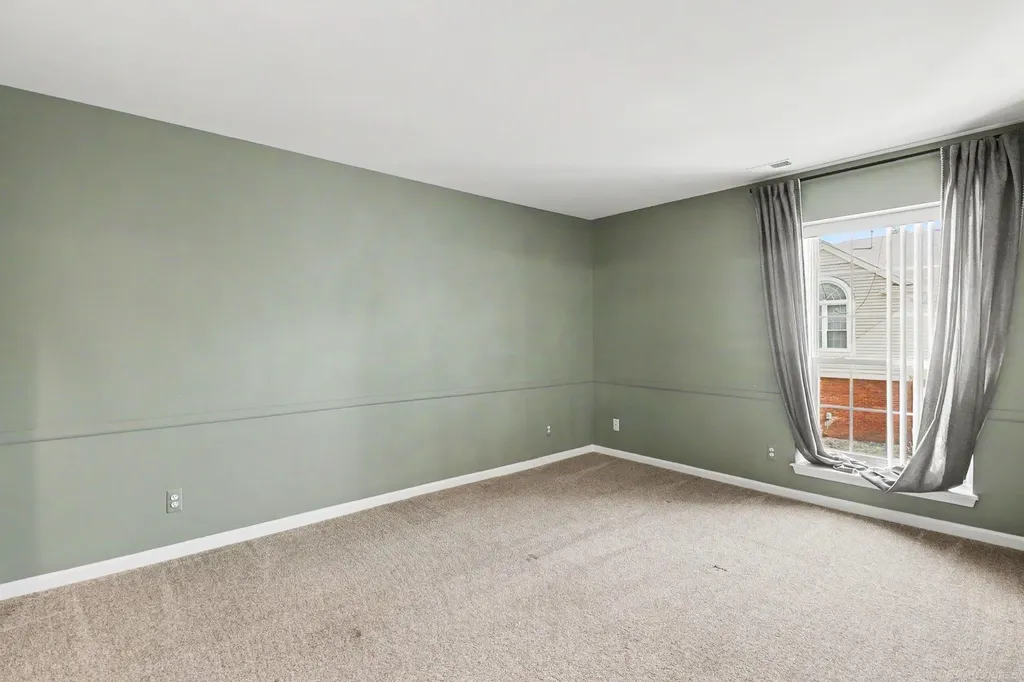 52328 Heatherstone Avenue Macomb Township MI 48042
