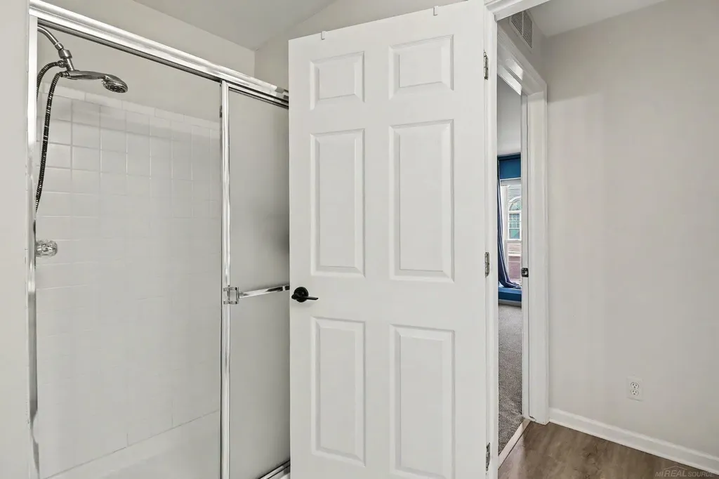 52328 Heatherstone Avenue Macomb Township MI 48042