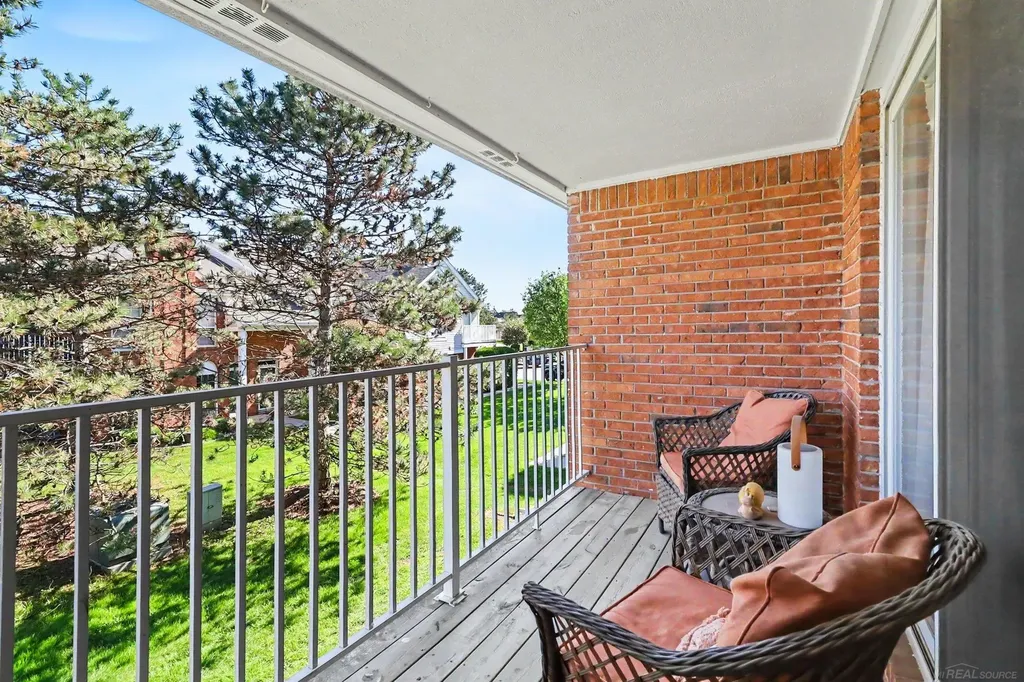 52328 Heatherstone Avenue Macomb Township MI 48042