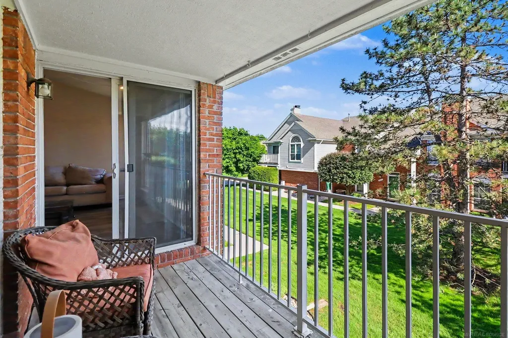 52328 Heatherstone Avenue Macomb Township MI 48042