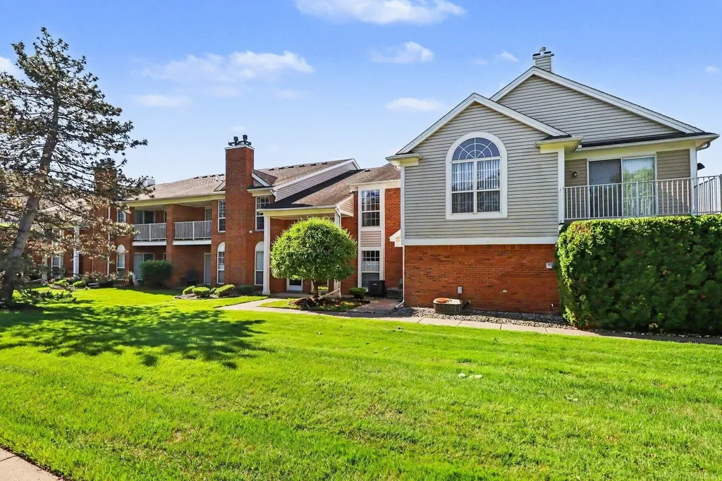 52328 Heatherstone Avenue Macomb Township MI 48042